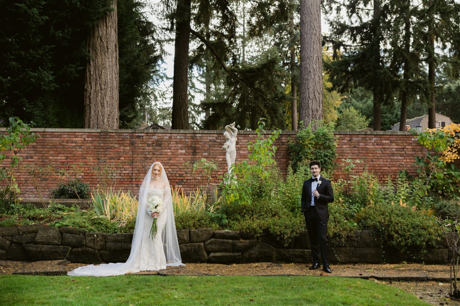 Outdoor bride and groom portraits at Thornewood Castle in WA.
