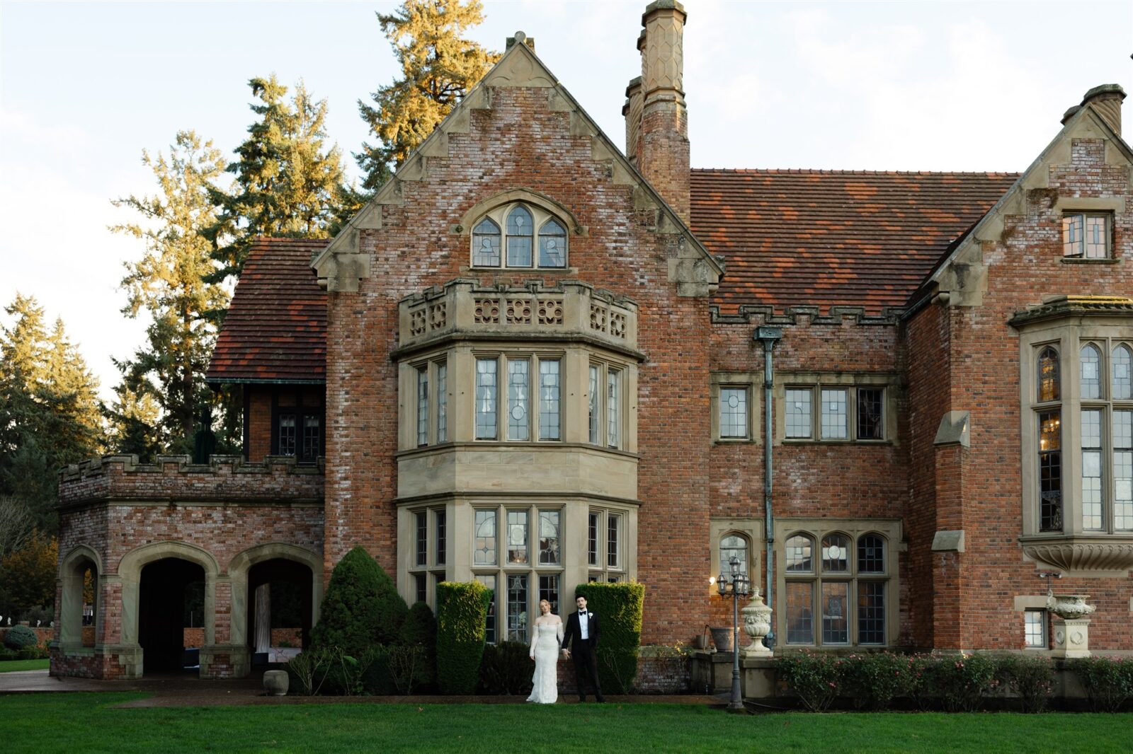 Bride and groom posing outside of Thornewood Castle in WA.